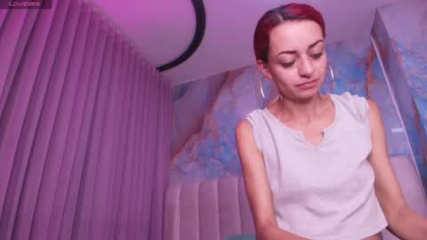 Snapshot of mia_0_ chatting on June 9, 7:14 pm Emi online show from June 9, 7:14 pm