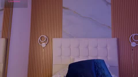 mia online show from December 2, 1:11 am