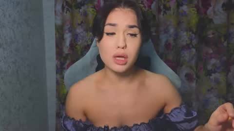 Mia online show from November 8, 7:56 pm