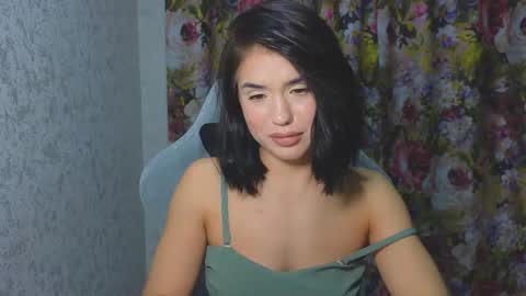 Mia online show from November 22, 7:13 pm