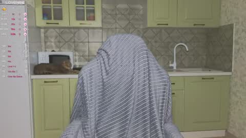 Mia online show from April 18, 7:58 pm