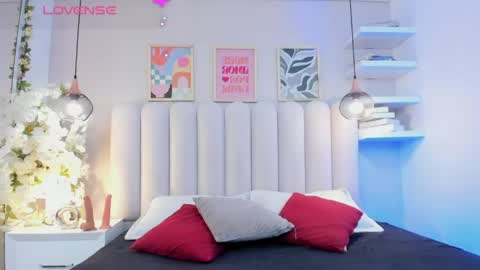 mia__bailey_ online show from April 28, 3:11 am