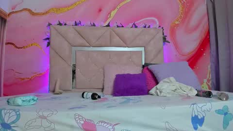 Snapshot of mia__blaze_ chatting on November 22, 3:05 am mia__blaze_ online show from November 22, 3:05 am