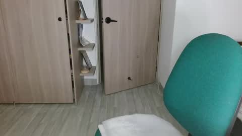 Mia online show from April 9, 4:12 am