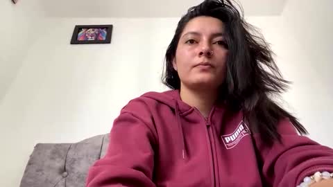 Snapshot of mia__robertss chatting on November 17, 6:57 pm Mia online show from November 17, 6:57 pm