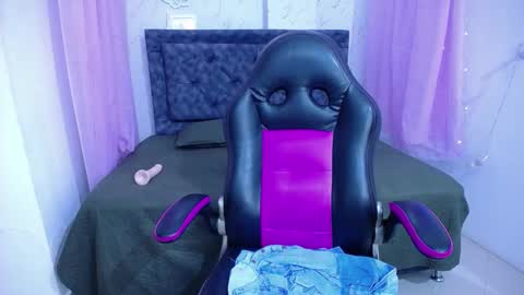 Snapshot of mia__thomson_ chatting on September 11, 1:44 pm MIA online show from September 11, 1:44 pm