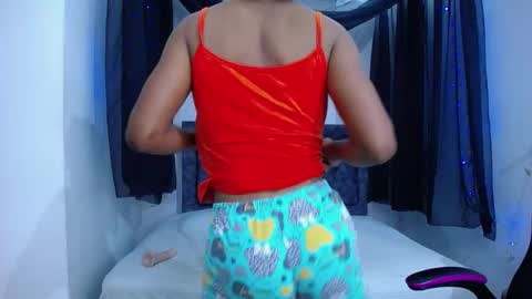 Snapshot of mia__thomson_ chatting on October 22, 12:38 pm MIA online show from October 22, 12:38 pm