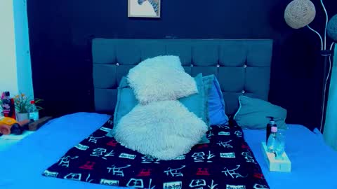 C A L L  M E  M I A  online show from November 30, 6:01 pm