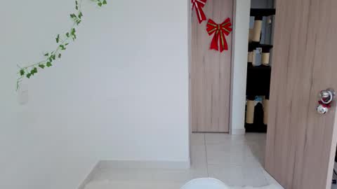 Mia adams  online show from December 14, 5:40 pm