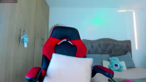 Snapshot of mia_adamsxxx chatting on June 9, 10:54 pm mia_adamsxxx online show from June 9, 10:54 pm