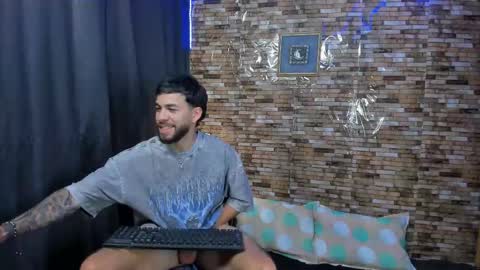 Snapshot of mia_and_vincentt chatting on March 4, 9:29 am Mia and vincentt model indepent online show from March 4, 9:29 am