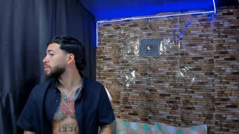 Snapshot of mia_and_vincentt chatting on March 7, 3:51 am Mia and vincentt model indepent online show from March 7, 3:51 am