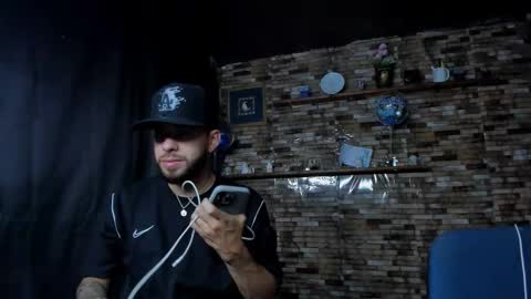 Snapshot of mia_and_vincentt chatting on October 6, 4:10 am Mia and vincentt model indepent online show from October 6, 4:10 am