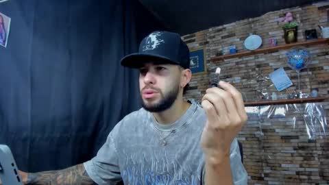 Snapshot of mia_and_vincentt chatting on October 11, 4:01 am Mia and vincentt model indepent online show from October 11, 4:01 am