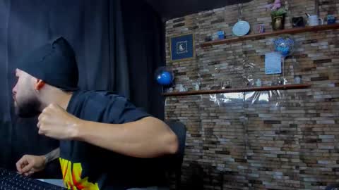 Snapshot of mia_and_vincentt chatting on October 17, 6:05 am Mia and vincentt model indepent online show from October 17, 6:05 am