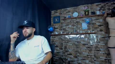 Snapshot of mia_and_vincentt chatting on October 18, 6:37 am Mia and vincentt model indepent online show from October 18, 6:37 am