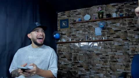 Snapshot of mia_and_vincentt chatting on October 19, 5:19 am Mia and vincentt model indepent online show from October 19, 5:19 am