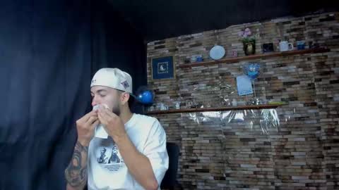 Snapshot of mia_and_vincentt chatting on October 21, 4:57 am Mia and vincentt model indepent online show from October 21, 4:57 am