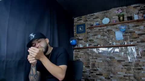 Snapshot of mia_and_vincentt chatting on October 22, 4:02 am Mia and vincentt model indepent online show from October 22, 4:02 am