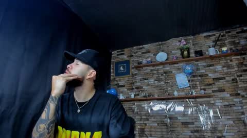 Snapshot of mia_and_vincentt chatting on October 25, 2:41 am Mia and vincentt model indepent online show from October 25, 2:41 am