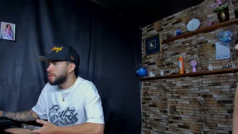 Snapshot of mia_and_vincentt chatting on October 28, 5:00 am Mia and vincentt model indepent online show from October 28, 5:00 am