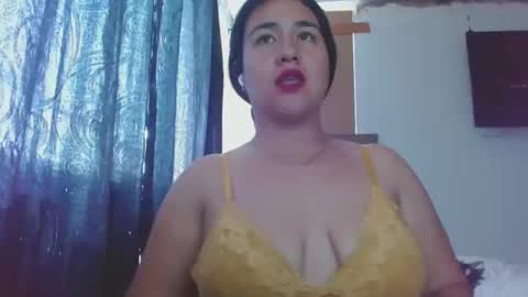 mia_beautiful1 online show from April 24, 7:16 pm