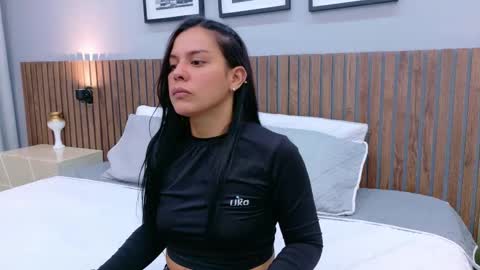 Mia Bellefort online show from March 22, 7:50 pm