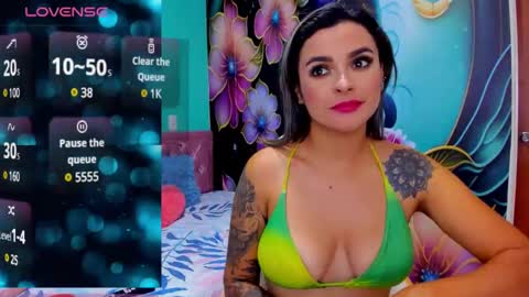 Mia online show from December 13, 4:43 am