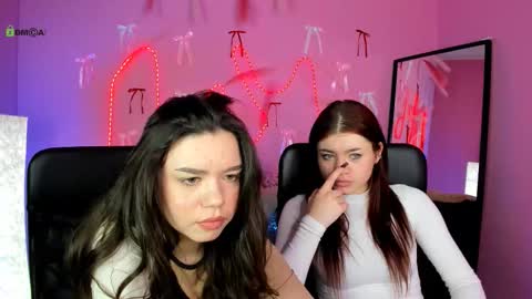 Mia online show from March 19, 1:15 pm