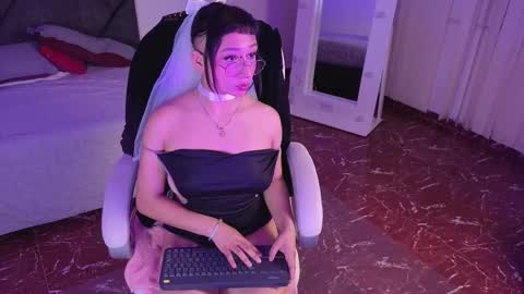 mia online show from February 20, 4:42 am