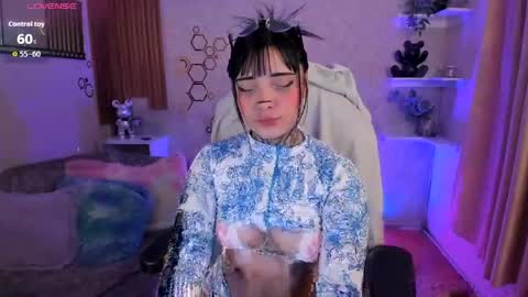 Mia online show from April 19, 5:51 am