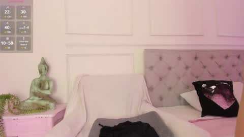 Mia online show from April 25, 8:06 pm