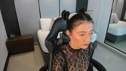Snapshot of mia_collins96 chatting on May 21, 2:40 am M I A online show from May 21, 2:40 am