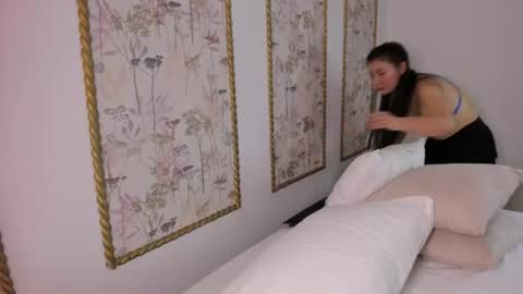 Snapshot of mia_collins96 chatting on June 28, 2:28 am M I A online show from June 28, 2:28 am