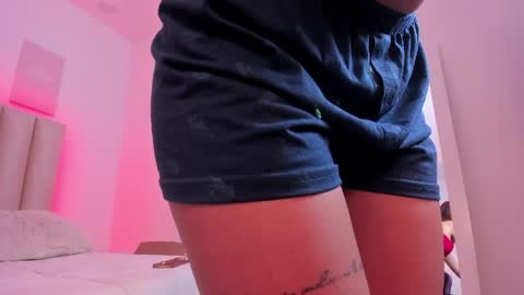 mia_corner online show from March 27, 6:41 am