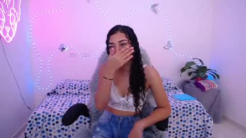 Snapshot of mia_cute_girl chatting on June 2, 12:18 pm mia_cute_girl online show from June 2, 12:18 pm