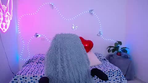 Snapshot of mia_cute_girl chatting on June 4, 12:00 pm mia_cute_girl online show from June 4, 12:00 pm