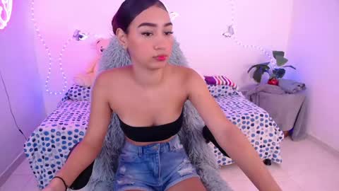 Snapshot of mia_cute_girl chatting on June 5, 12:11 pm mia_cute_girl online show from June 5, 12:11 pm
