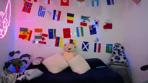 Snapshot of mia_cute_girl chatting on June 11, 12:25 pm mia_cute_girl online show from June 11, 12:25 pm