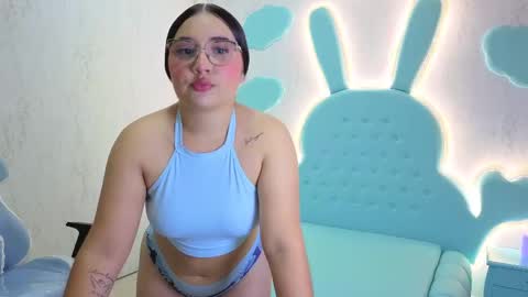 Snapshot of mia_cuttee chatting on October 3, 3:25 am Mia Cuttee online show from October 3, 3:25 am
