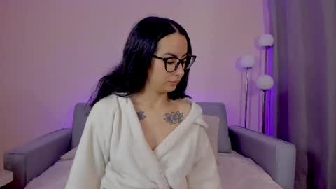 Sarah Luna online show from April 21, 12:00 pm