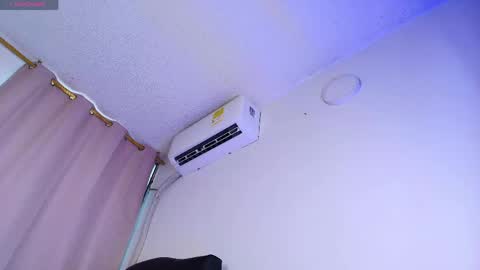 Mia online show from April 21, 9:06 pm