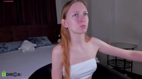 Snapshot of mia_e1fie chatting on September 9, 8:25 am mia_e1fie online show from September 9, 8:25 am