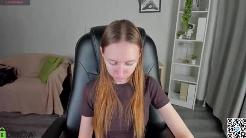 Snapshot of mia_e1fie chatting on November 4, 9:52 am mia_e1fie online show from November 4, 9:52 am