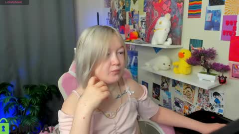 Mia online show from April 17, 2:36 am