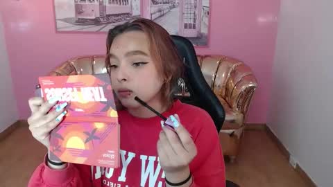 Mia online show from October 16, 1:12 pm