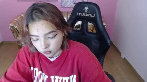 Mia online show from October 17, 12:52 pm