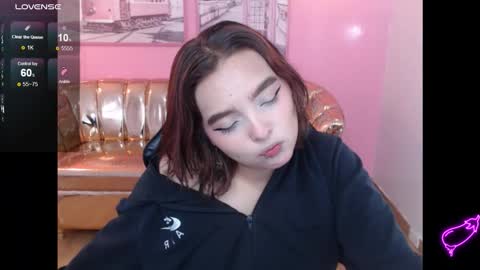 Mia online show from November 24, 1:00 pm