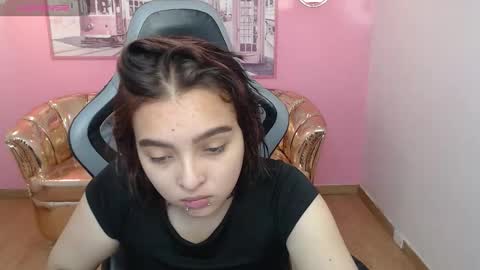 Mia online show from November 30, 1:15 pm