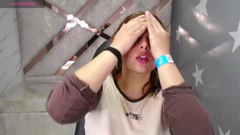 Mia online show from April 20, 1:36 pm